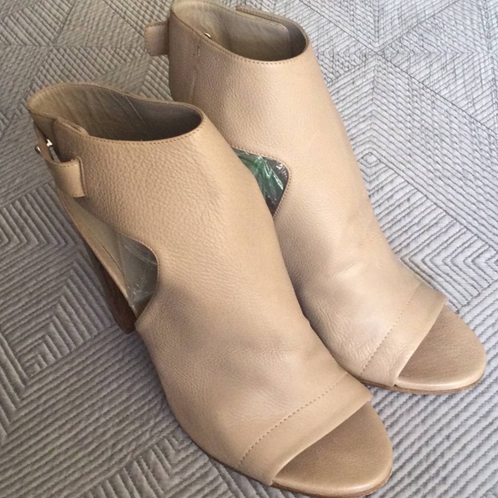 Vince 9.5 (41) tan heels for women
